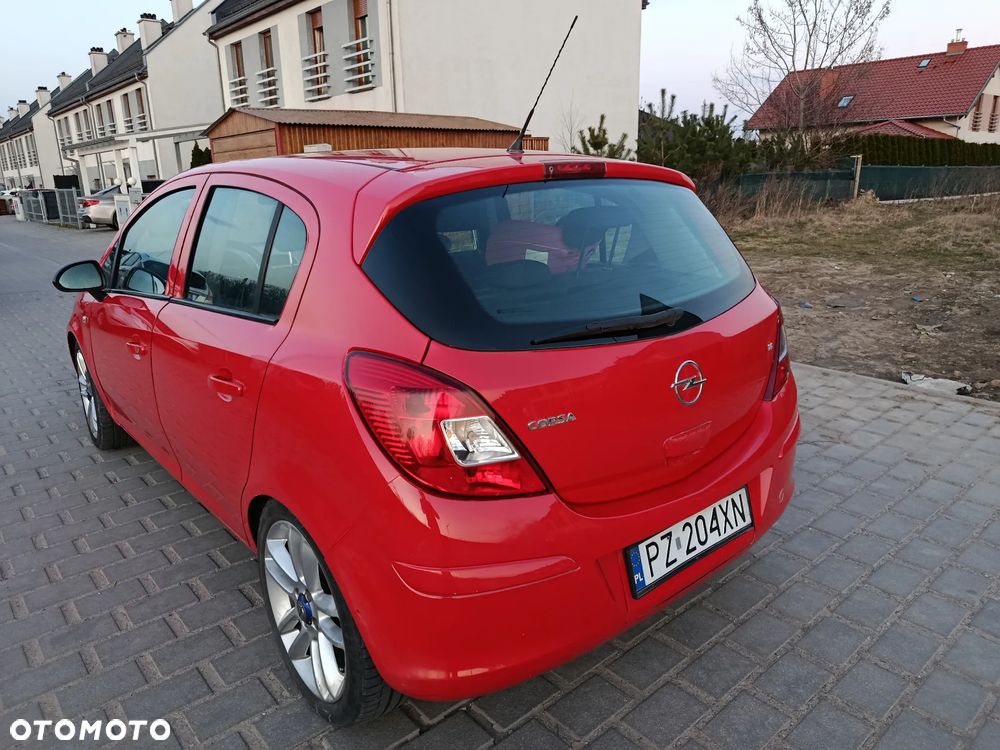 Opel Corsa 1.4 16V Cosmo - 8