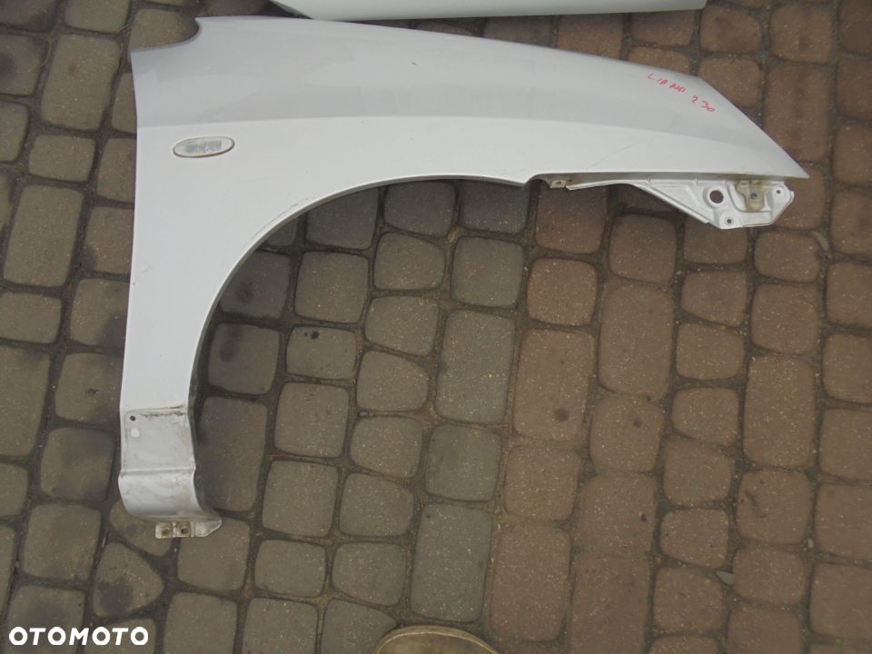 BŁOTNIK PRAWY SUZUKI LIANA - 1