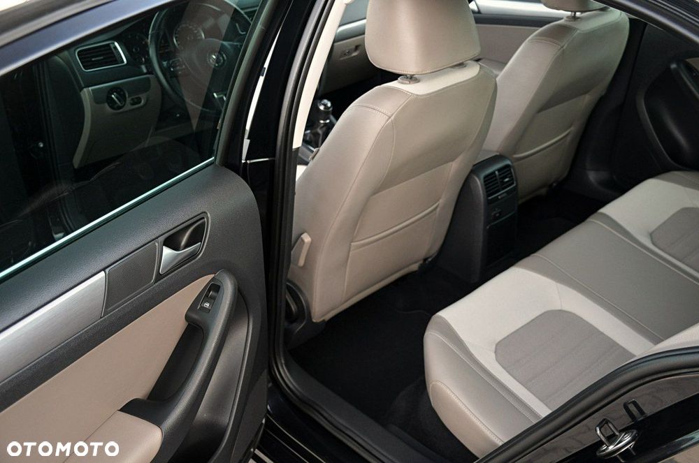 Volkswagen Jetta - 16