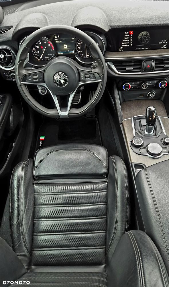 Alfa Romeo Stelvio 2.0 Turbo 16V AT8-Q4 Ti - 14