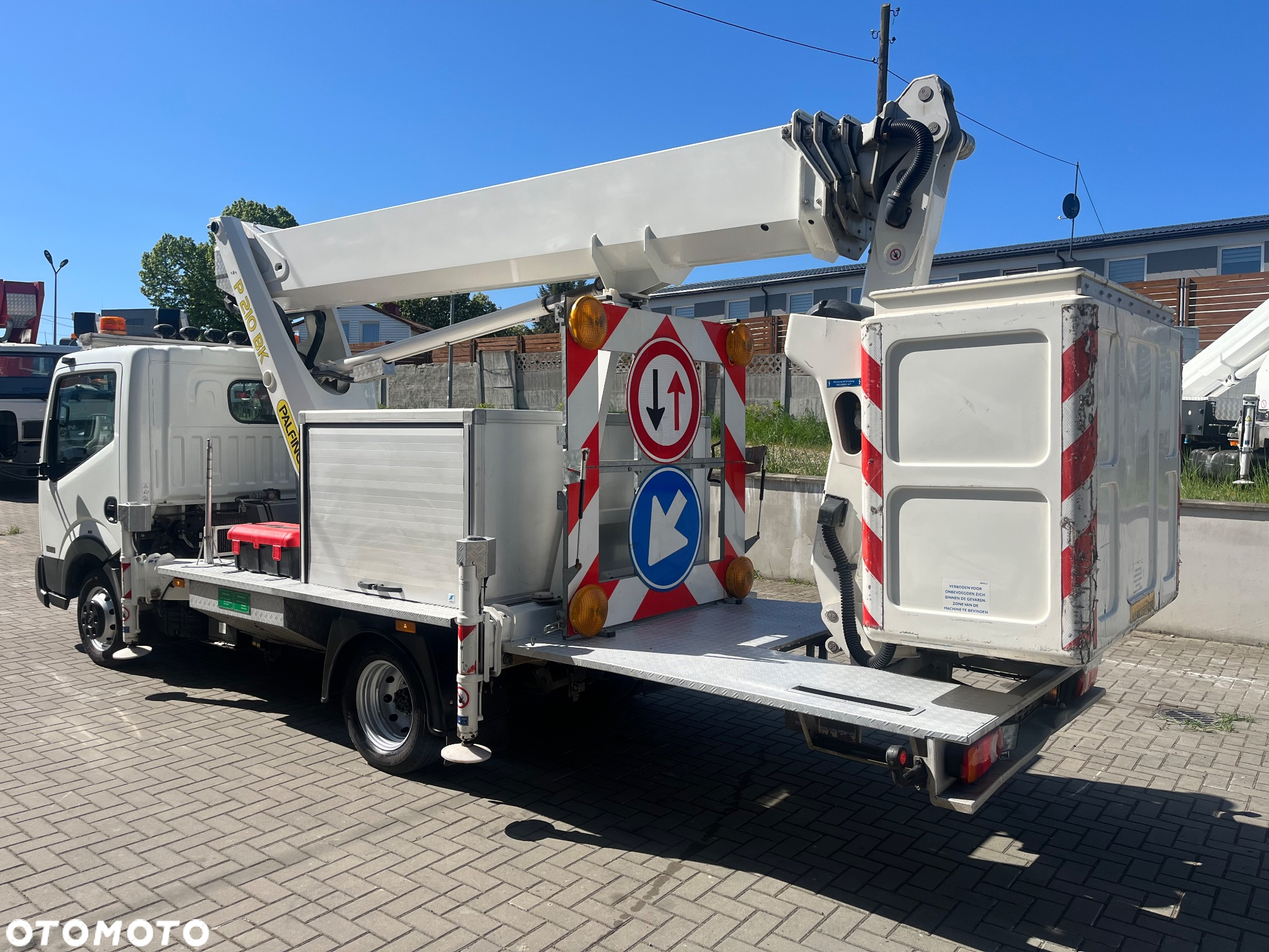 Nissan Podnośnik Koszowy Zwyżka Palfinger 210Bk 21 Metrów 16 w bok ! PILOT NA KABLU!! UDT !! Kosz 1000V Izolowany Jak Wumag Ruthmann Gsr - 12
