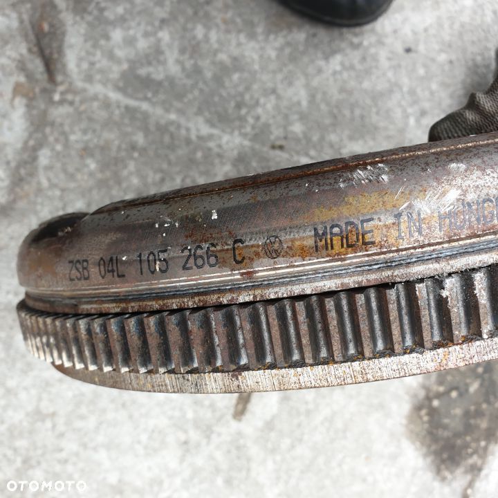 SEAT SKODA AUDI VW PASSAT B8 2.0 TDI KOLO DWUMASOWE DWUMASA 04L105266C  15R - 2