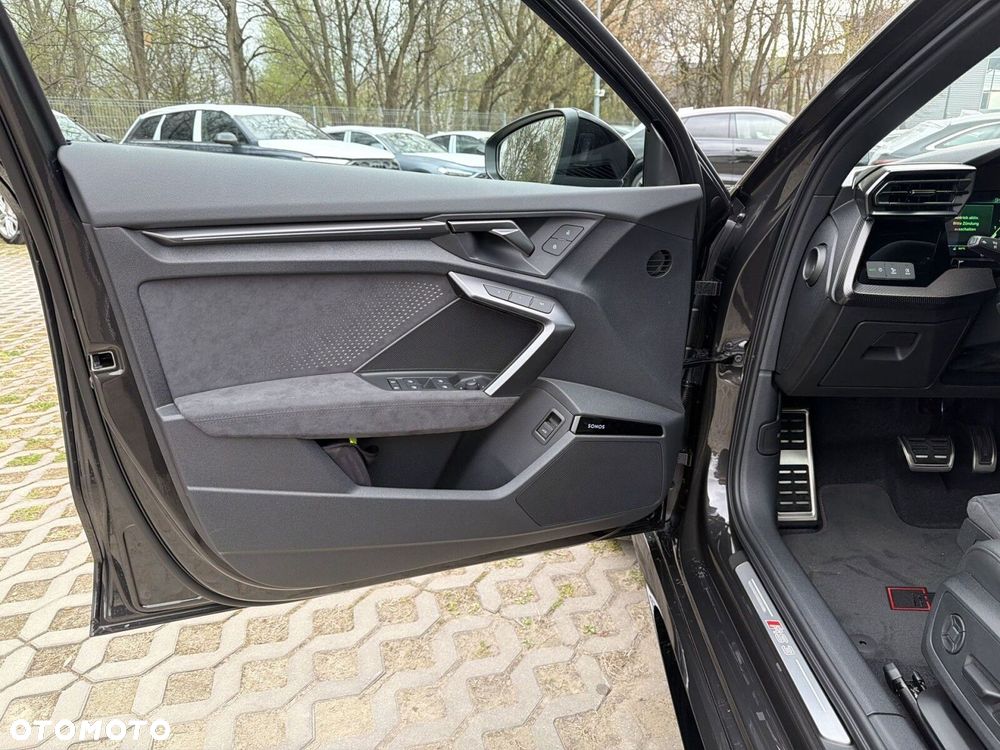 Audi RS3 Limousine - 15