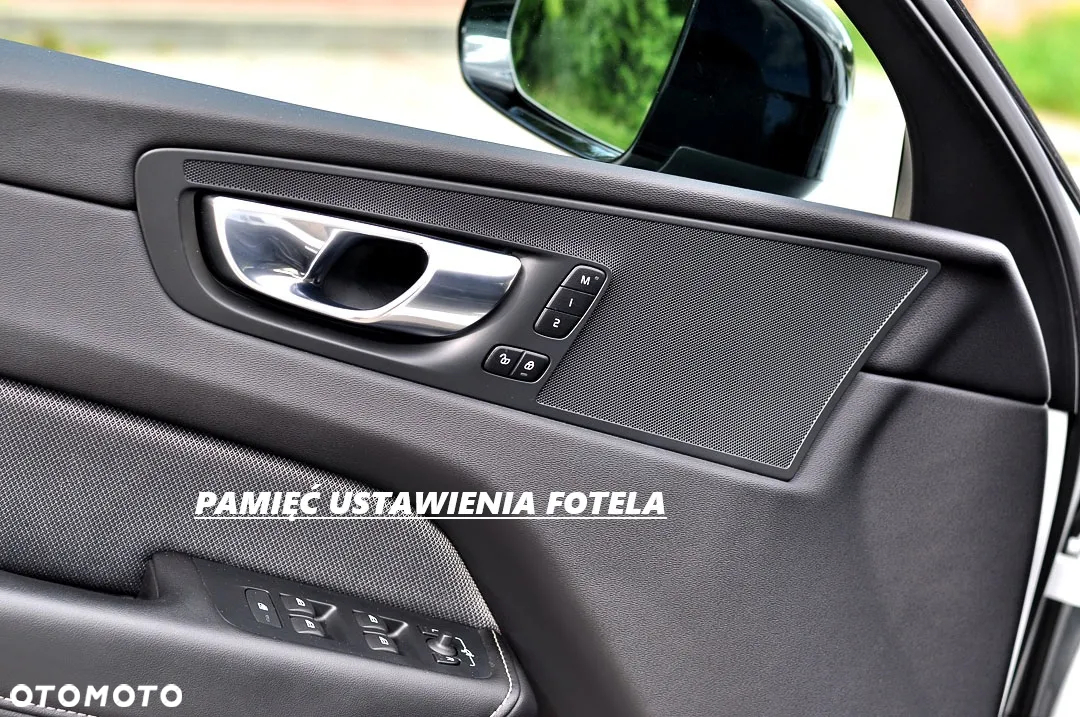 Volvo XC 60 B4 D AWD Plus Dark - 16
