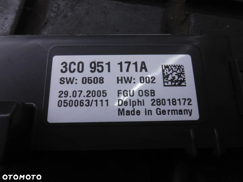 WZMACNIACZ ANTENOWY VW PASSAT B6 3C0951171A - 3