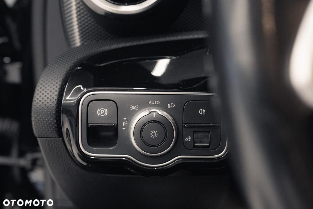 Mercedes-Benz Klasa A 250 Progressive 7G-DCT - 31