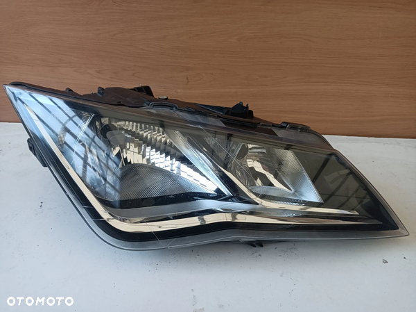 SEAT LEON III 12- ZWYKŁA LAMPA PRAWY PRZÓD 5F1941006A