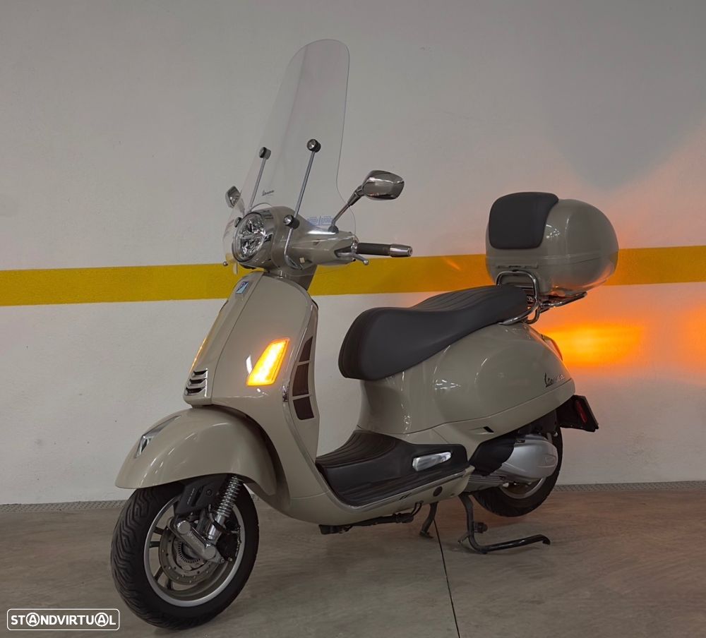 Piaggio Vespa 300 Super - 10