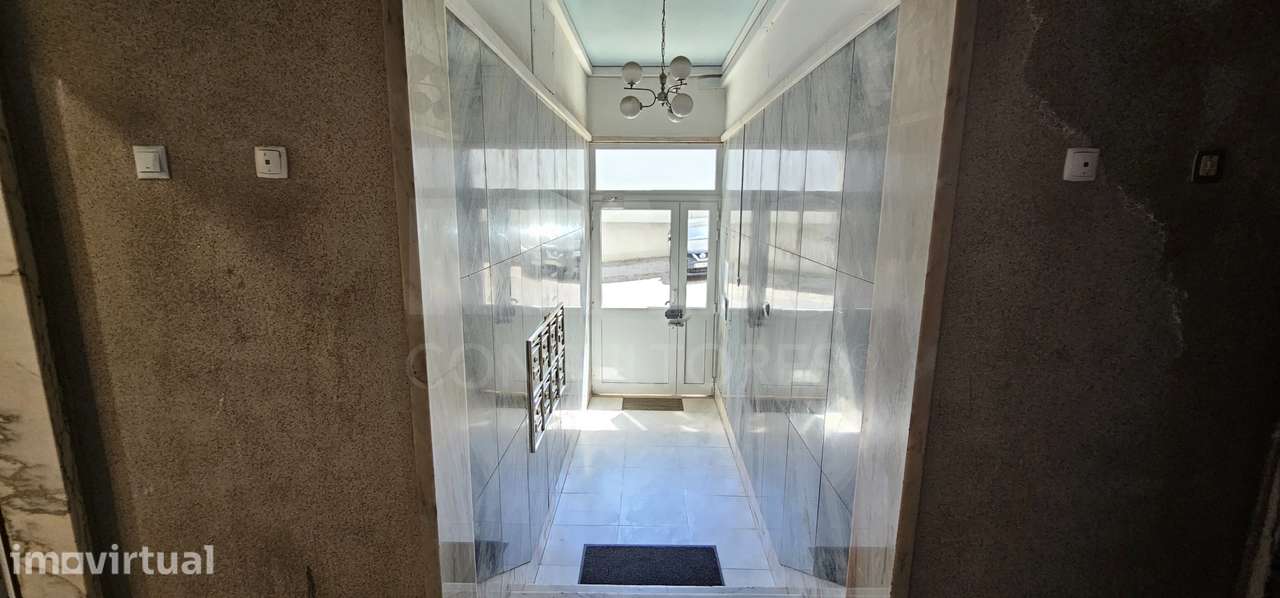 T2 Remodelado Damaia de Cima - Grande imagem: 2/16