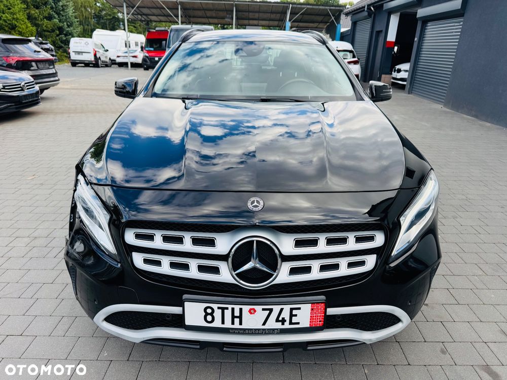 Mercedes-Benz GLA 200 d 4Matic 7G-DCT - 4