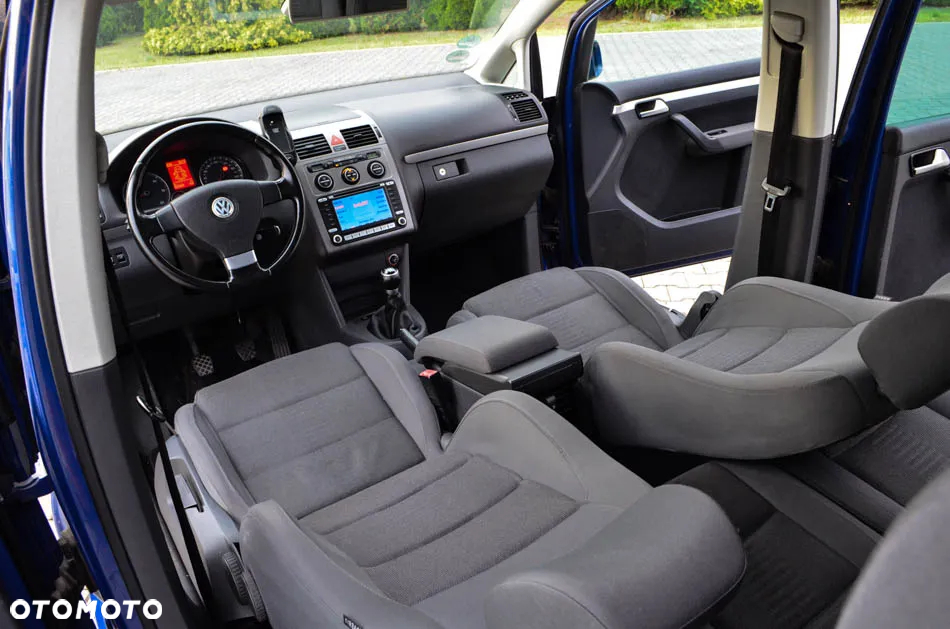 Volkswagen Touran 2.0 TDI DPF Highline - 23