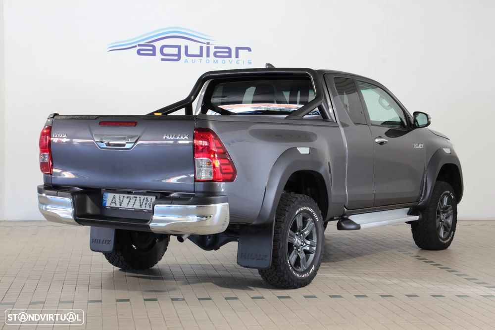 Toyota HILUX 2.4 D-4D 4WD CE Trial 3L - 4