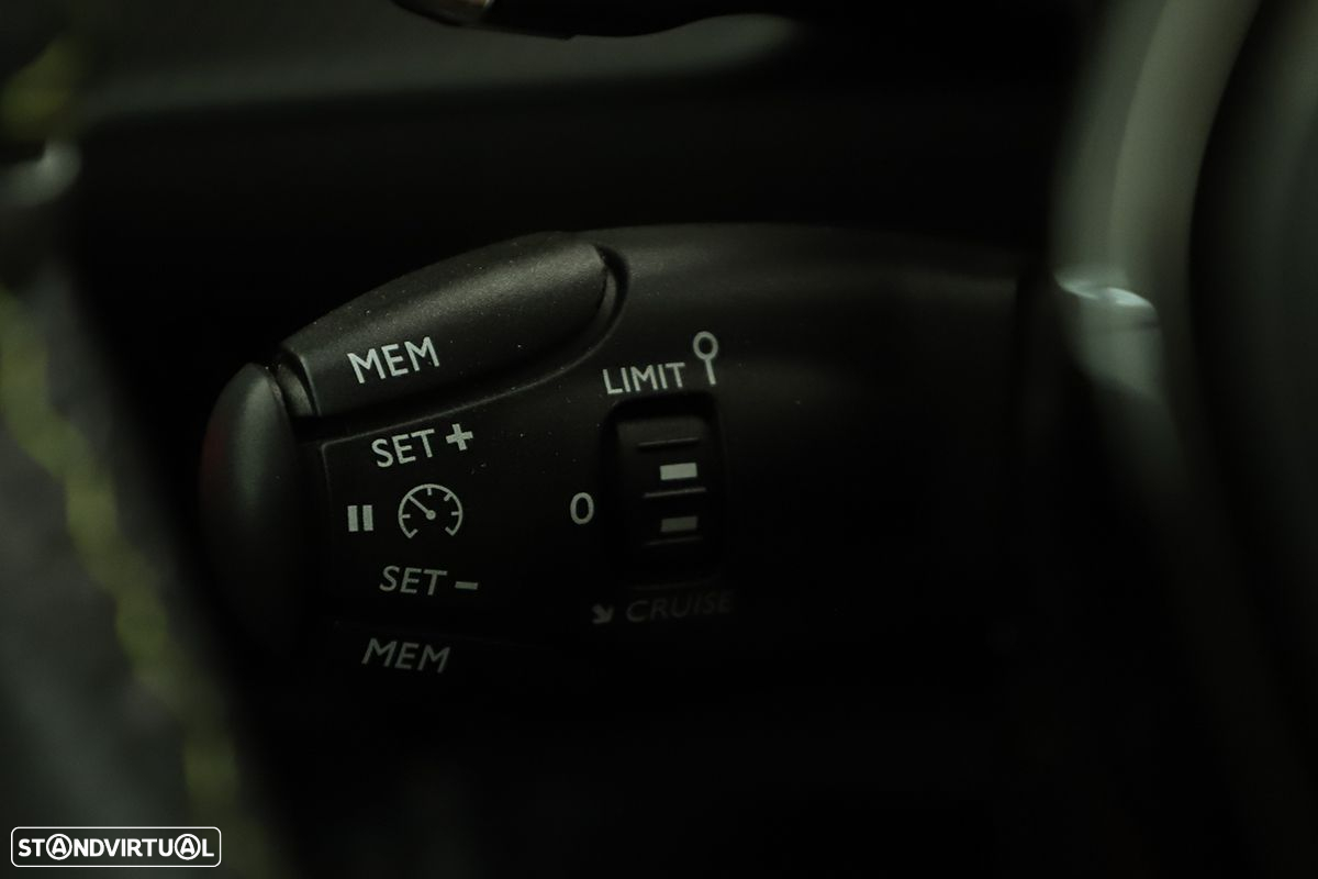 Peugeot 2008 1.2 PureTech GT EAT8 - 17