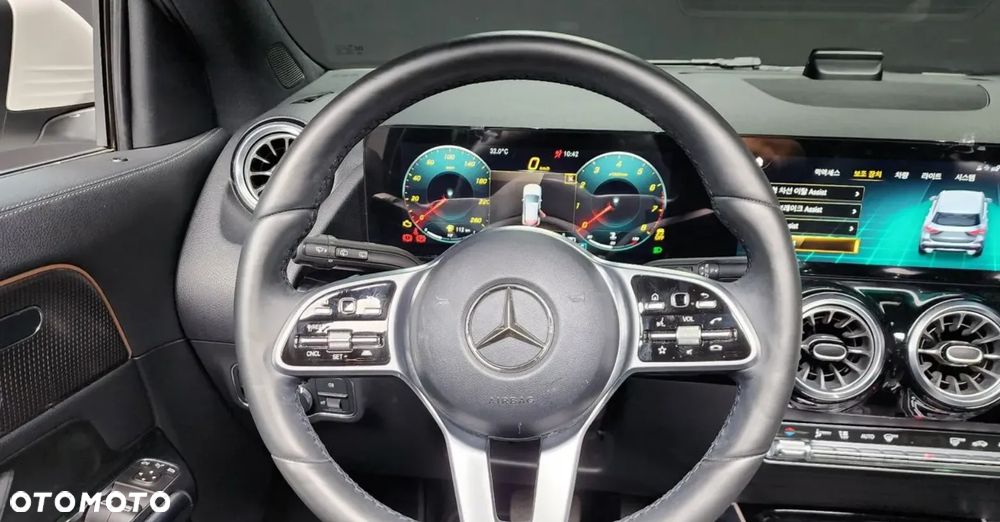 Mercedes-Benz GLA - 9
