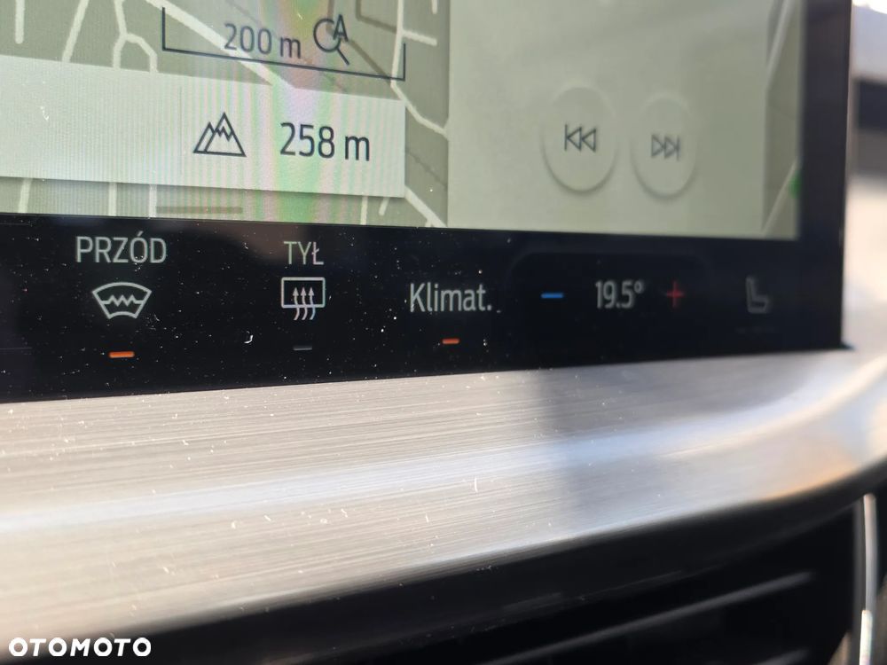 Ford Focus 1.0 EcoBoost Titanium - 24