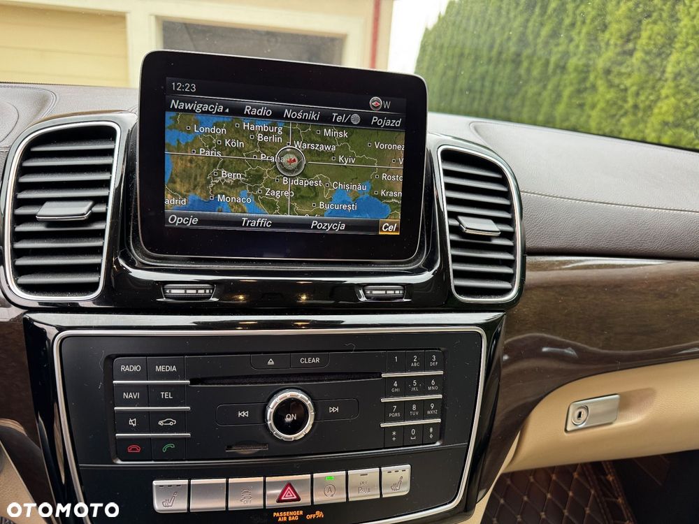 Mercedes-Benz GLS - 23