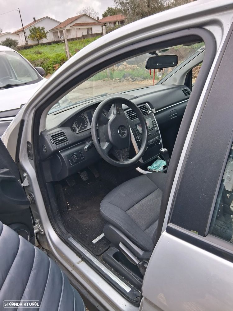 Mercedes-Benz B 180 CDI - 12