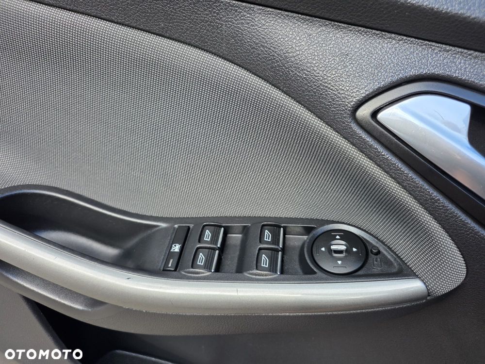Ford Focus 1.6 Ambiente - 19