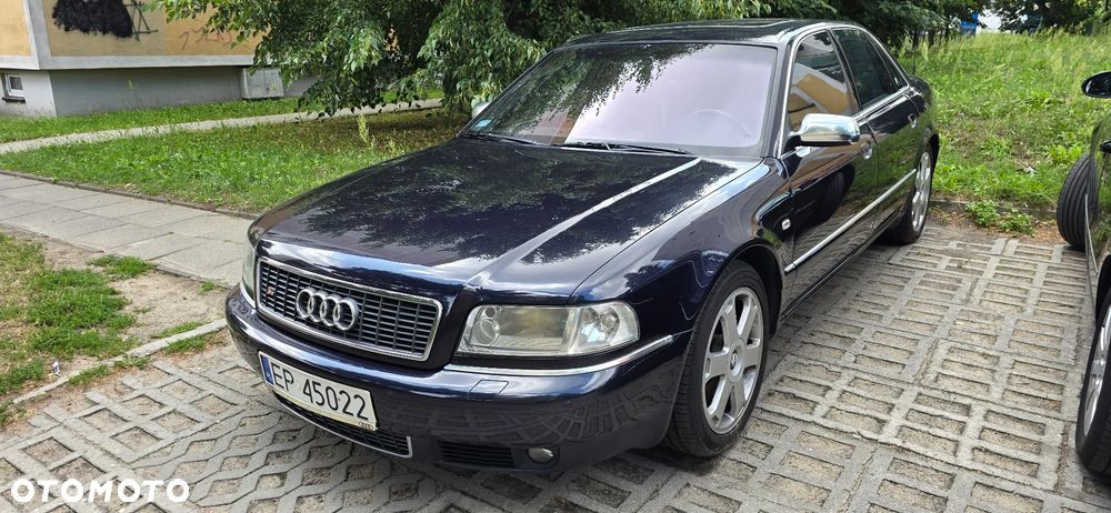 Audi S8 - 2