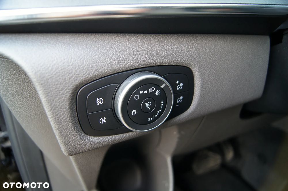 Ford Tourneo Custom 320 L2H1 VA Autm Titanium X - 24