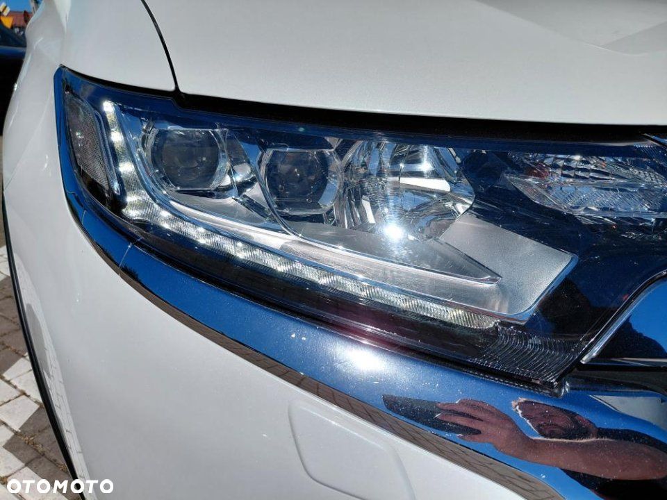 Mitsubishi Outlander - 8