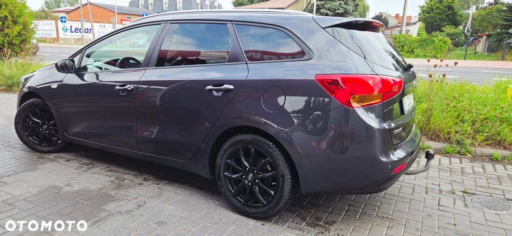 Kia Ceed 1.6 GDI ISG SW Dream Team Edition - 9