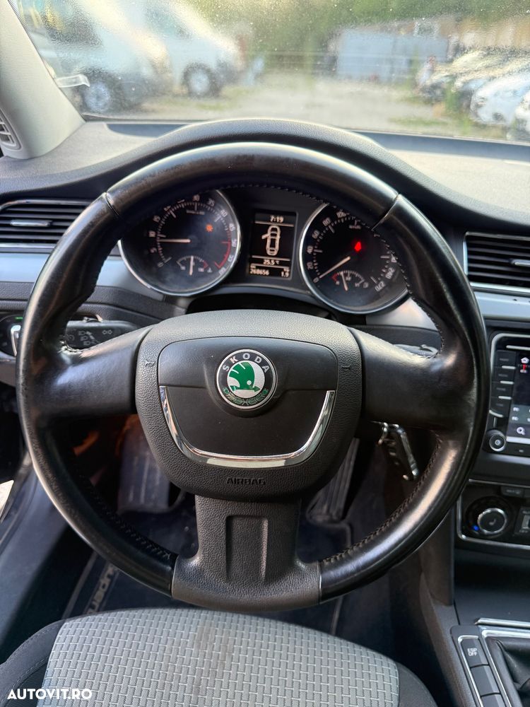 Skoda Superb 2.0 TDI PD Comfort - 6