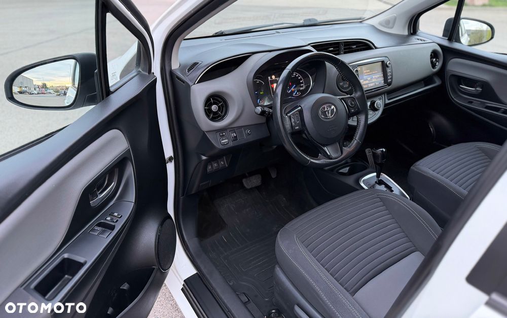 Toyota Yaris Hybrid 100 Premium - 5