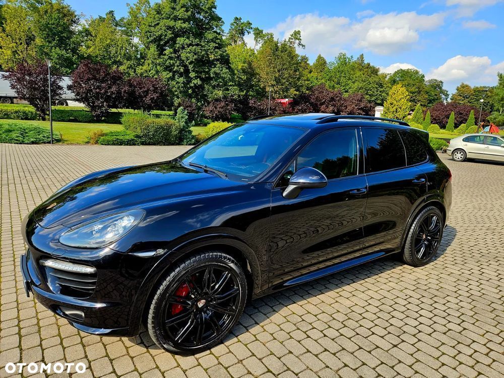 Porsche Cayenne - 1