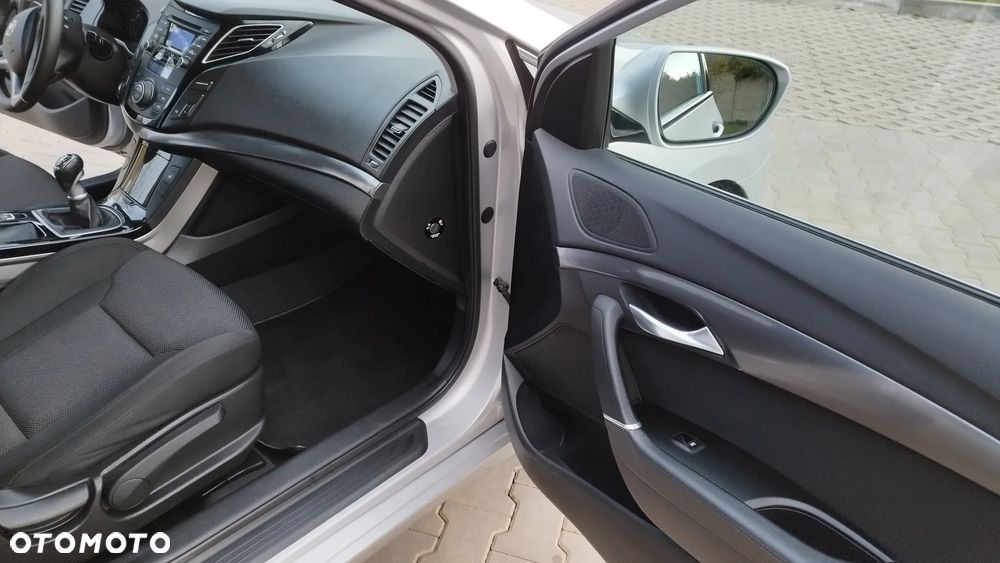 Hyundai i40 Kombi blue 1.6 Family - 29