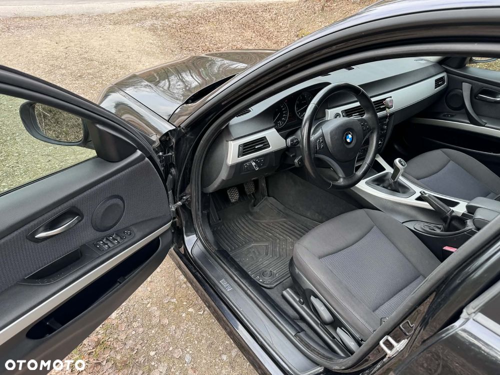 BMW Seria 3 318i - 17