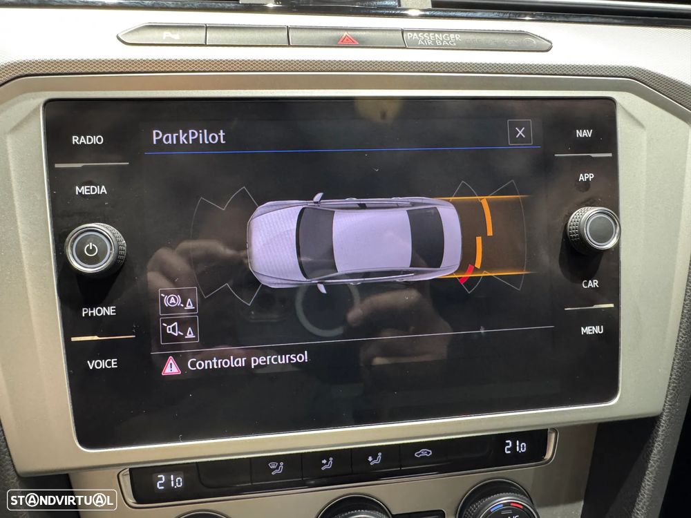 VW Passat 2.0 TDI Elegance DSG - 32