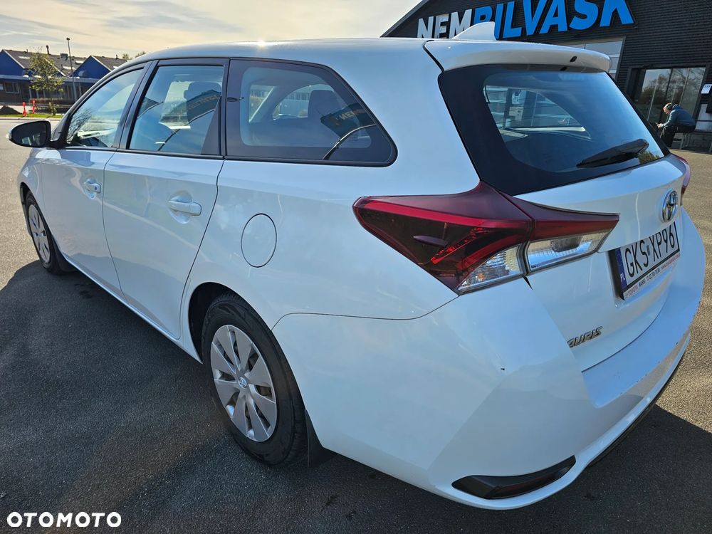Toyota Auris 1.33 VVT-i Active - 4