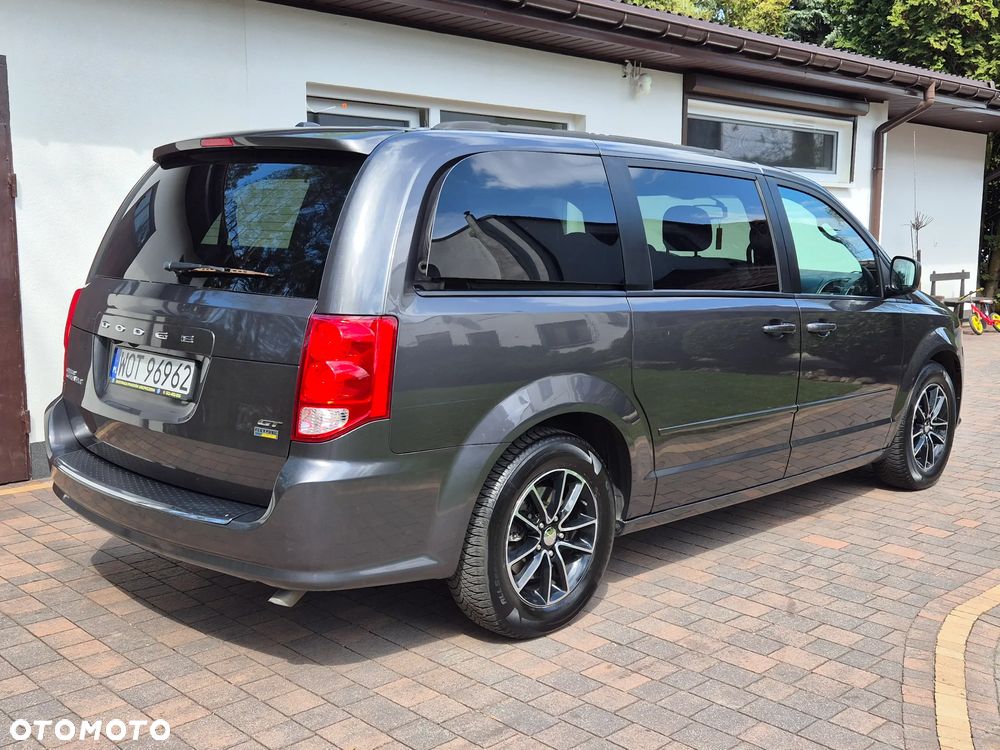 Dodge Grand Caravan - 4