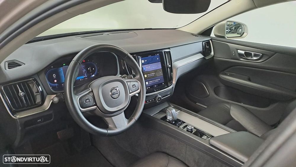 Volvo V60 2.0 B4 Momentum Core Geartronic - 19