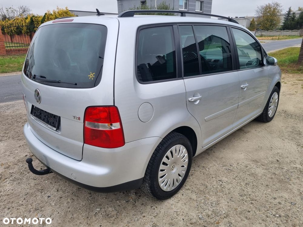 Volkswagen Touran - 19