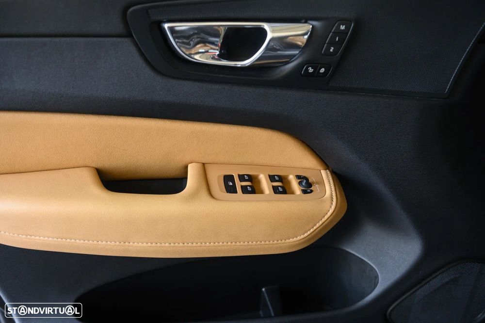 Volvo XC 60 2.0 D4 Inscription AWD Geartronic - 24