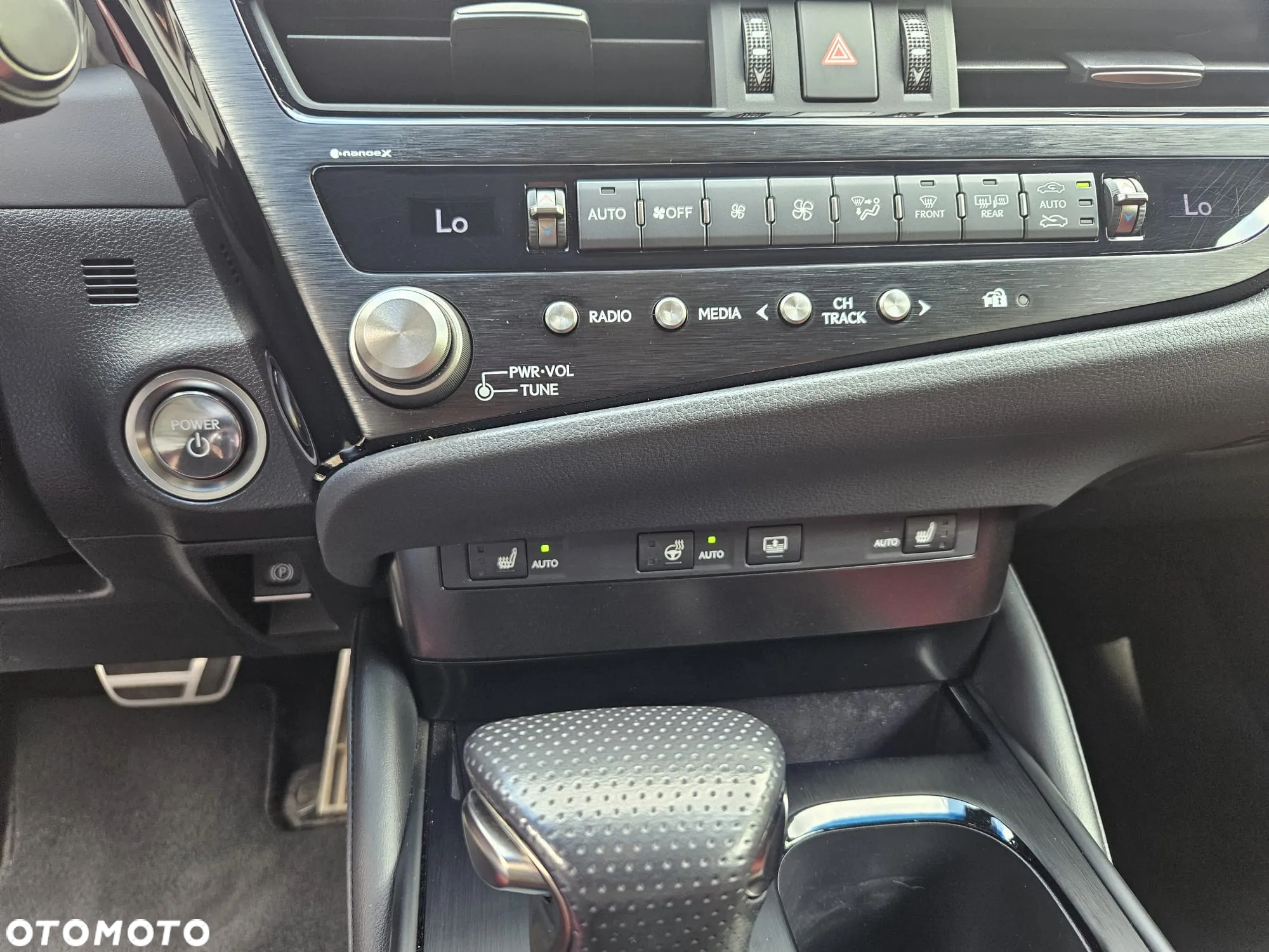 Lexus ES 300h F Sport Edition - 11
