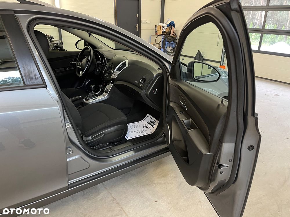 Chevrolet Cruze 1.6 LT - 18