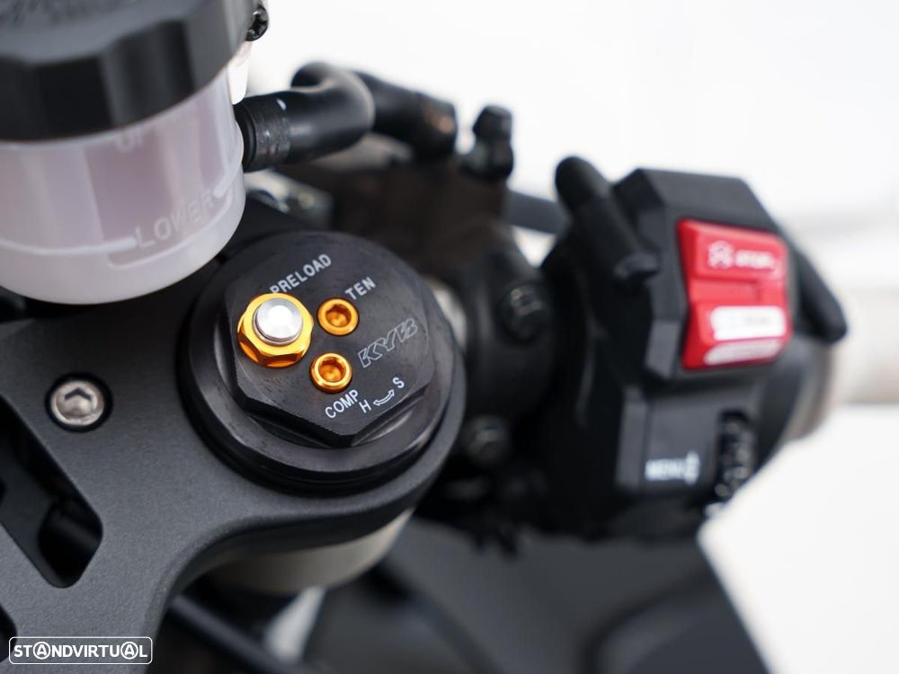 Yamaha R 1 - 8