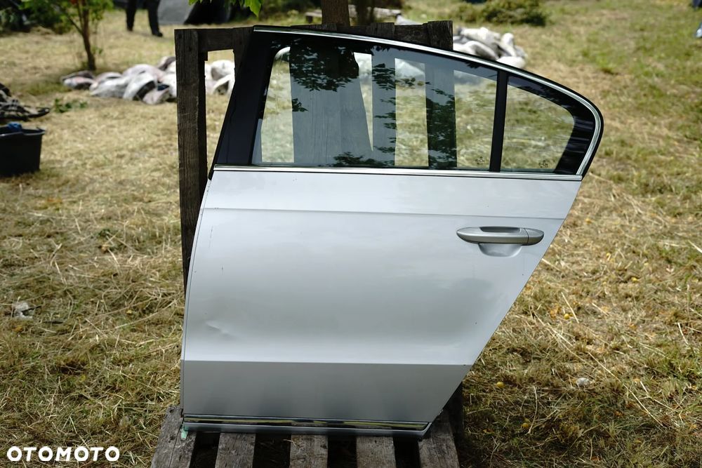 Drzwi tył tylne lewe VW Passat B7 Sedan LA7W