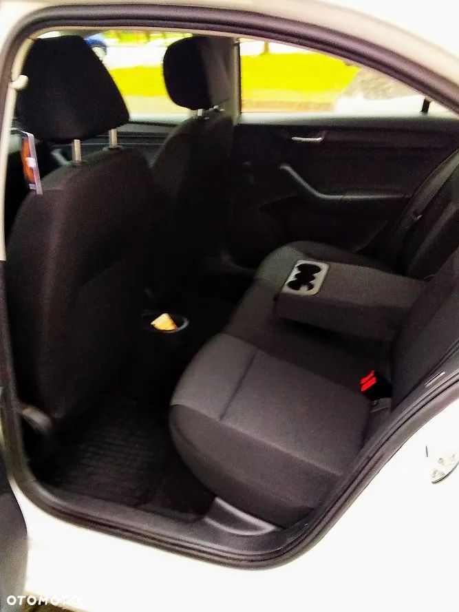 Skoda RAPID 1.0 TSI Active - 9