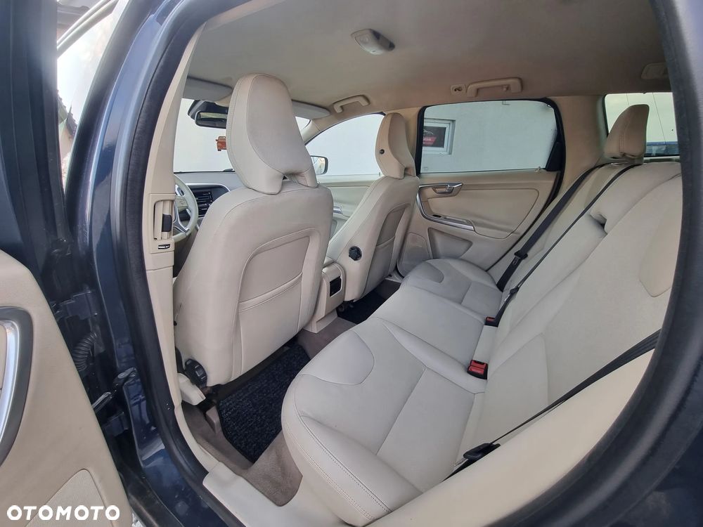 Volvo XC 60 D3 Momentum - 11