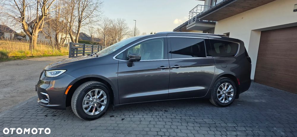 Chrysler Pacifica - 11