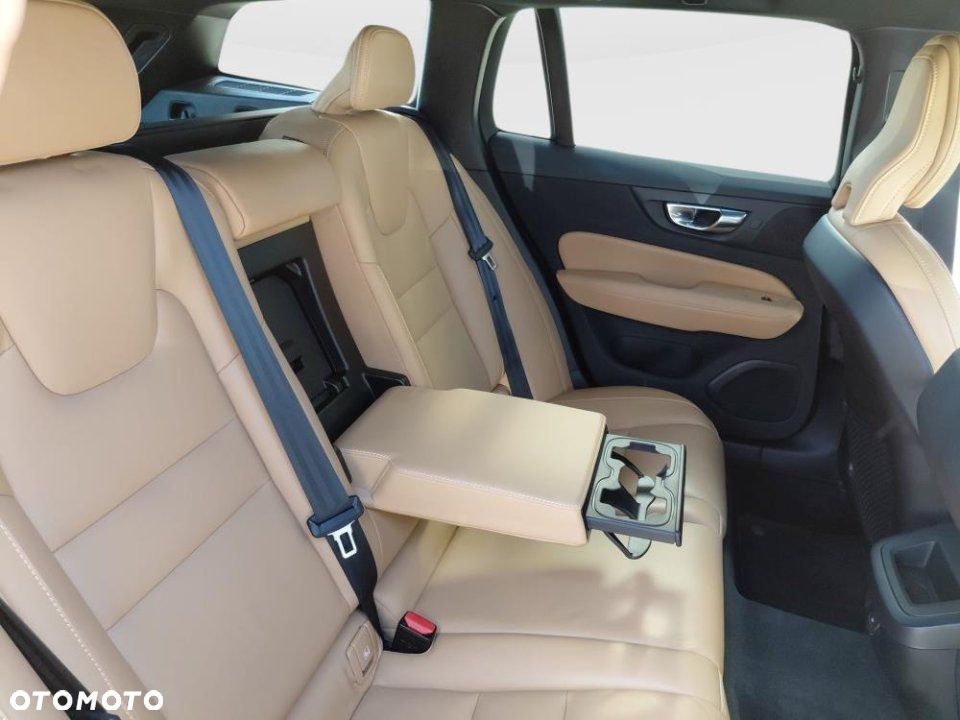 Volvo V60 Cross Country - 17