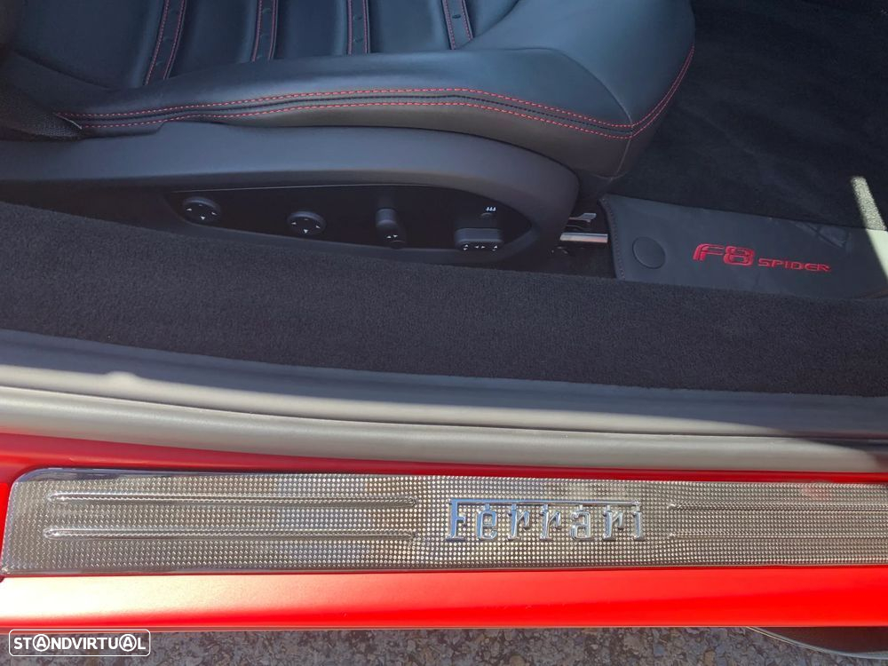 Ferrari F8 Tributo Spider - 30