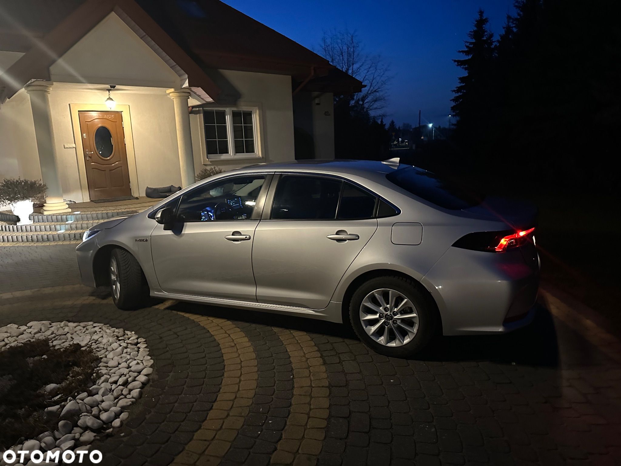 Toyota Corolla 1.8 Hybrid Comfort - 1