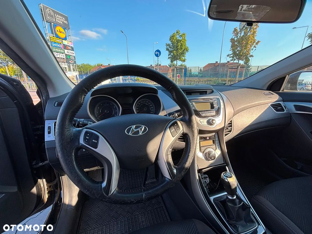 Hyundai Elantra 1.6 Comfort - 5