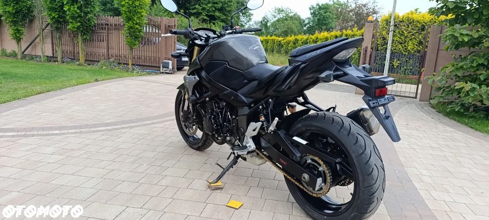 Suzuki GSR - 6