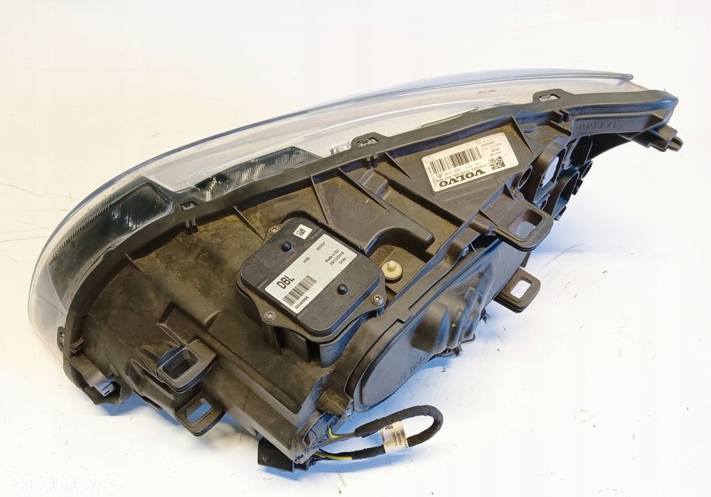 Lampa Prawa Przednia Xenon Volvo V60 S60 - 2